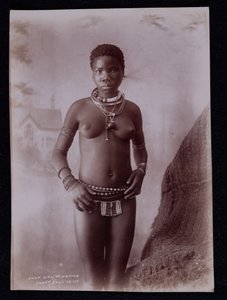 Zulu flicka i infödd fin ballklänning, ca 1895